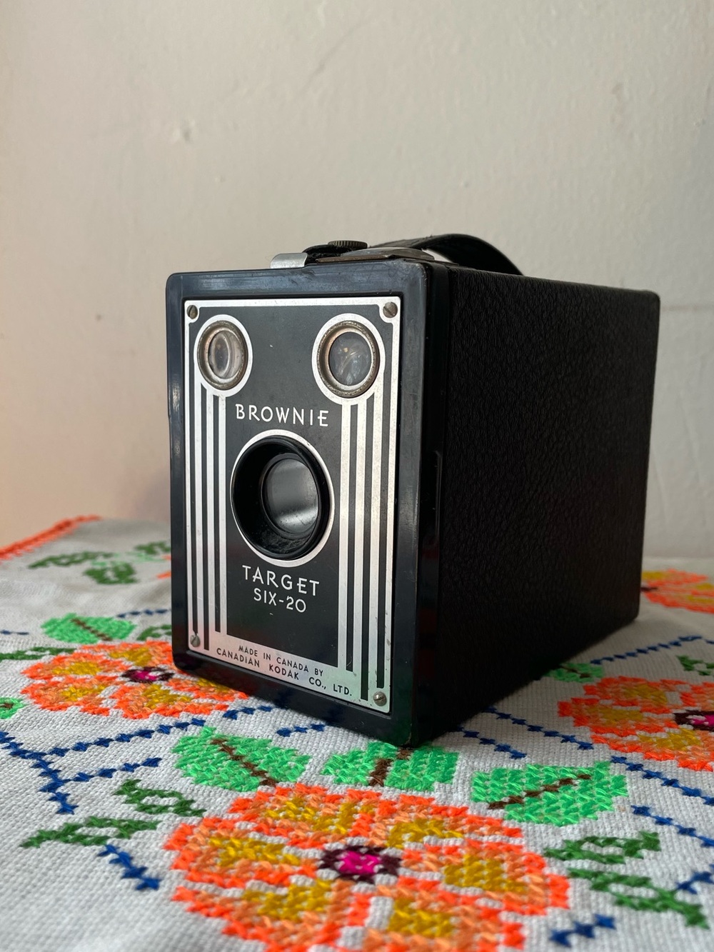 Vintage Kodak Brownie Target 6 20 Camera!